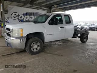 ✅ 2008 Chevrolet Silverado 1500 • VIN: 1GBHC39K68E155784 • Lot: 80299955. Wystawiony na Copart z przebiegiem 264 295 mil. Bezpłatny archiwum sprzedaży aukcyjnych z USA i szczegółowy raport historii pojazdu na DreamBid. Zdjęcie 1.