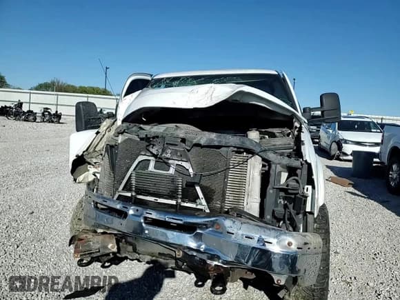 ✅ 2005 Chevrolet Silverado 2500HD LS • VIN: 1GCHK23275F851139 • Lot: 86620585. Wystawiony na Copart z przebiegiem Nie podano. Bezpłatny archiwum sprzedaży aukcyjnych z USA i szczegółowy raport historii pojazdu na DreamBid. Zdjęcie 14.