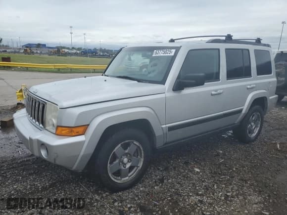 ✅ 2007 Jeep Commander Sport • VIN: 1J8HG48K97C634081 • Лот: 63775825. Опубликован ранее на Copart с пробегом 110 054 миль. Бесплатный доступ к архиву аукционных продаж из США и подробный отчёт об истории автомобиля на DreamBid. Изображение 1.