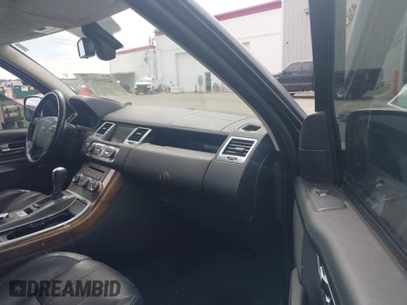 ✅ 2010 Land Rover Range Rover Sport HSE Lux • VIN: SALSK2D49AA247162 • Lot: 42010171. Listed on IAAI with 135,791 mi. Free auction sales archive from the USA and detailed vehicle history report at DreamBid. Image 5.