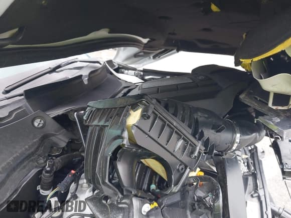 ✅ 2019 Land Rover Range Rover • VIN: SALGS2RE8KA541001 • Lot: 41989542. Listed on IAAI with 38,059 mi. Free auction sales archive from the USA and detailed vehicle history report at DreamBid. Image 10.