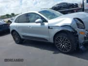 ✅ 2022 Porsche Macan • VIN: WP1AA2A57NLB04304 • Lot: 42777730. Wystawiony na IAAI z przebiegiem 12 986 mil. Bezpłatny archiwum sprzedaży aukcyjnych z USA i szczegółowy raport historii pojazdu na DreamBid. Zdjęcie 14.