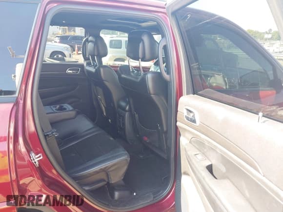 ✅ 2018 Jeep Grand Cherokee Laredo E • VIN: 1C4RJFAG9JC249352 • Lot: 43183145. Wystawiony na IAAI z przebiegiem 135 363 mil. Bezpłatny archiwum sprzedaży aukcyjnych z USA i szczegółowy raport historii pojazdu na DreamBid. Zdjęcie 8.