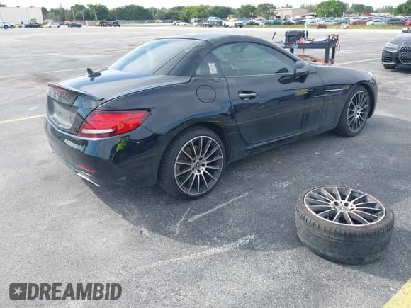 ✅ 2018 Mercedes-Benz SLC 300 • VIN: WDDPK3JA1JF151757 • Lot: 41234787. Listed on IAAI with 68,035 mi. Free auction sales archive from the USA and detailed vehicle history report at DreamBid. Image 4.