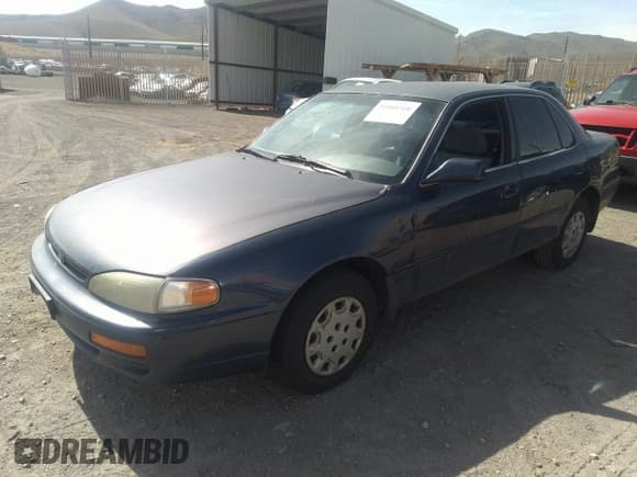 ✅ 1995 Toyota Camry LE • VIN: JT2SK12E8S0323032 • Lot: 32940318. Wystawiony na IAAI z przebiegiem 244 816 mil. Bezpłatny archiwum sprzedaży aukcyjnych z USA i szczegółowy raport historii pojazdu na DreamBid. Zdjęcie 2.