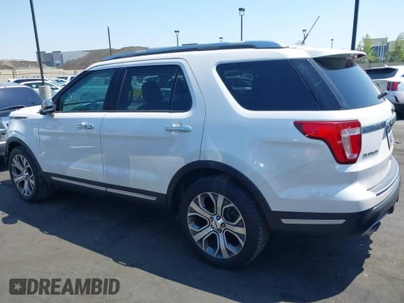 ✅ 2018 Ford Explorer Platinum • VIN: 1FM5K8HT9JGA45424 • Lot: 42085412. Wystawiony na IAAI z przebiegiem 61 407 mil. Bezpłatny archiwum sprzedaży aukcyjnych z USA i szczegółowy raport historii pojazdu na DreamBid. Zdjęcie 15.