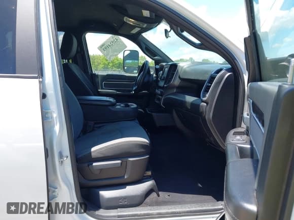 ✅ 2021 Ram 2500 Big Horn • VIN: 3C6UR5DL1MG554827 • Лот: 42524193. Опубликован ранее на IAAI с пробегом 107 355 миль. Бесплатный доступ к архиву аукционных продаж из США и подробный отчёт об истории автомобиля на DreamBid. Изображение 5.