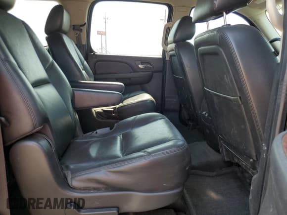 ✅ 2013 Chevrolet Suburban LTZ • VIN: 1GNSKKE71DR153449 • Lot: 62754034. Wystawiony na Copart z przebiegiem 172 482 mil. Bezpłatny archiwum sprzedaży aukcyjnych z USA i szczegółowy raport historii pojazdu na DreamBid. Zdjęcie 11.