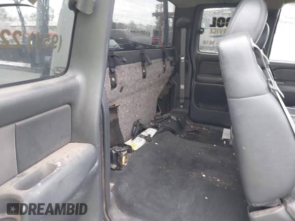 ✅ 2001 Chevrolet Silverado 1500 LT • VIN: 2GCEC19T811330085 • Lot: 41743350. Wystawiony na IAAI z przebiegiem 218 533 mil mil. Skorzystaj z bezpłatnego archiwum sprzedaży aukcyjnych z USA i zobacz szczegółowy raport historii pojazdu na DreamBid. Zdjęcie 8.