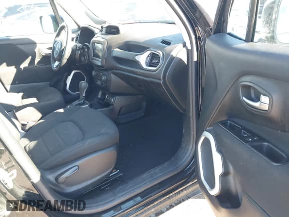 ✅ 2020 Jeep Renegade Latitude • VIN: ZACNJABB6LPL04579 • Lot: 43478125. Listed on IAAI with 51,260 mi. Free auction sales archive from the USA and detailed vehicle history report at DreamBid. Image 5.