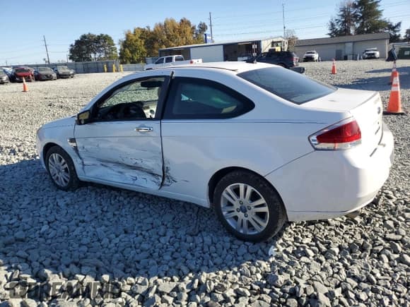 ✅ 2008 Ford Focus SE • VIN: 1FAHP33N08W181610 • Lot: 82672045. Wystawiony na Copart z przebiegiem 124 120 mil. Bezpłatny archiwum sprzedaży aukcyjnych z USA i szczegółowy raport historii pojazdu na DreamBid. Zdjęcie 2.