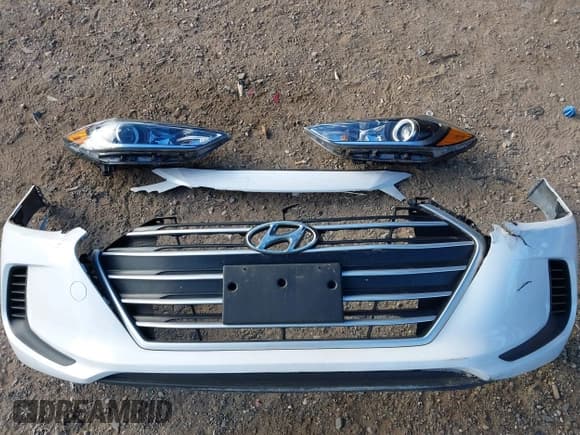 ✅ 2018 Hyundai Elantra SE • VIN: 5NPD74LF4JH290784 • Lot: 43383484. Listed on IAAI with 57,068 mi. Free auction sales archive from the USA and detailed vehicle history report at DreamBid. Image 12.