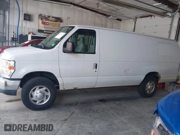 ✅ 2012 Ford Econoline Cargo Commercial • VIN: 1FTNS2EW6CDB17829 • Lot: 42624926. Wystawiony na IAAI z przebiegiem 196 273 mil. Bezpłatny archiwum sprzedaży aukcyjnych z USA i szczegółowy raport historii pojazdu na DreamBid. Zdjęcie 14.