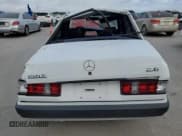 ✅ 1991 Mercedes-Benz 190 • VIN: WDBDA29D9MF781134 • Lot: 86260945. Wystawiony na Copart z przebiegiem 124 002 mil. Bezpłatny archiwum sprzedaży aukcyjnych z USA i szczegółowy raport historii pojazdu na DreamBid. Zdjęcie 6.