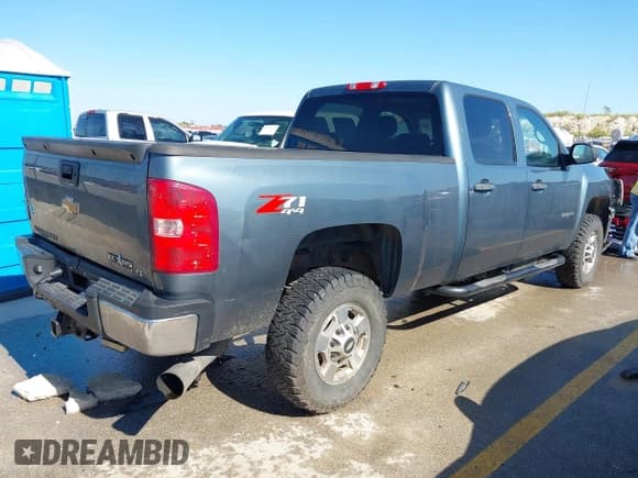 ✅ 2014 Chevrolet Silverado 2500HD LT • VIN: 1GC1KXC88EF178218 • Lot: 43633469. Listed on IAAI with 237,381 mi. Free auction sales archive from the USA and detailed vehicle history report at DreamBid. Image 4.