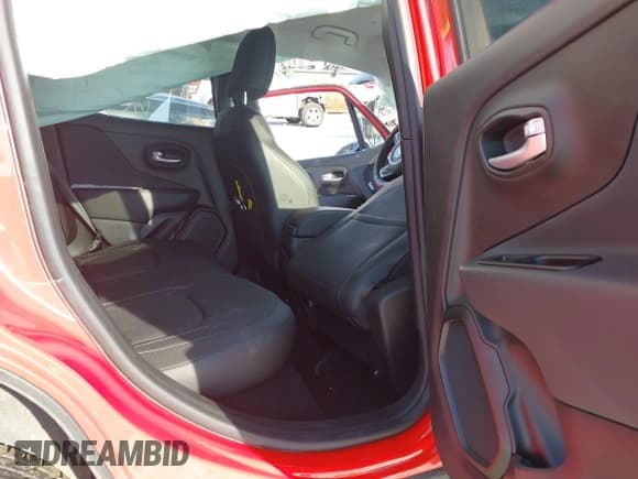 ✅ 2023 Jeep Renegade Limited • VIN: ZACNJDD11PPP35035 • Lot: 41355944. Listed on IAAI with Not provided. Free auction sales archive from the USA and detailed vehicle history report at DreamBid. Image 8.
