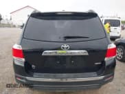 ✅ 2013 Toyota Highlander Limited • VIN: 5TDDK3EH3DS212308 • Lot: 43254784. Wystawiony na IAAI z przebiegiem 118 853 mil. Bezpłatny archiwum sprzedaży aukcyjnych z USA i szczegółowy raport historii pojazdu na DreamBid. Zdjęcie 16.
