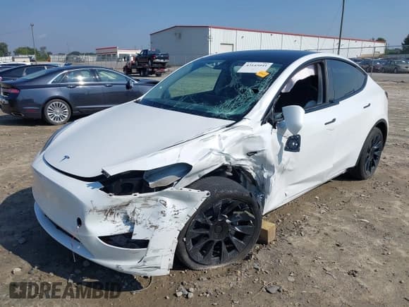 ✅ 2023 Tesla Model Y Long Range • VIN: 7SAYGAEE9PF707959 • Lot: 43145041. Wystawiony na IAAI z przebiegiem 23 211 mil. Bezpłatny archiwum sprzedaży aukcyjnych z USA i szczegółowy raport historii pojazdu na DreamBid. Zdjęcie 6.