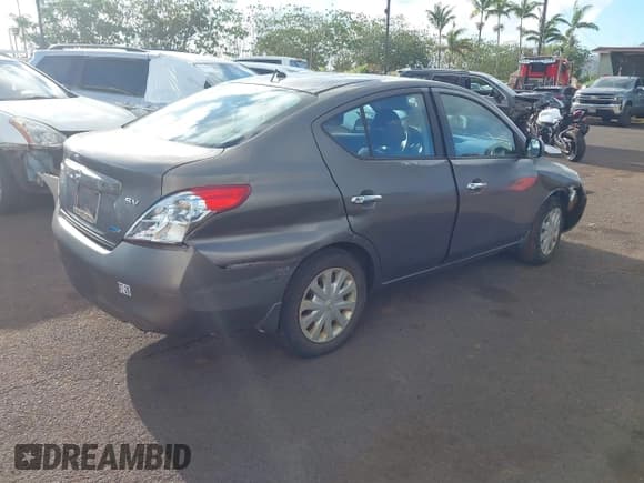✅ 2012 Nissan Versa S • VIN: 3N1CN7AP7CL907325 • Lot: 43264276. Wystawiony na IAAI z przebiegiem 57 565 mil. Bezpłatny archiwum sprzedaży aukcyjnych z USA i szczegółowy raport historii pojazdu na DreamBid. Zdjęcie 4.