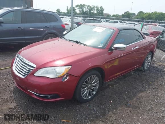 ✅ 2013 Chrysler 200 Limited • VIN: 1C3BCBFG1DN516428 • Lot: 42502076. Wystawiony na IAAI z przebiegiem 160 637 mil. Bezpłatny archiwum sprzedaży aukcyjnych z USA i szczegółowy raport historii pojazdu na DreamBid. Zdjęcie 2.