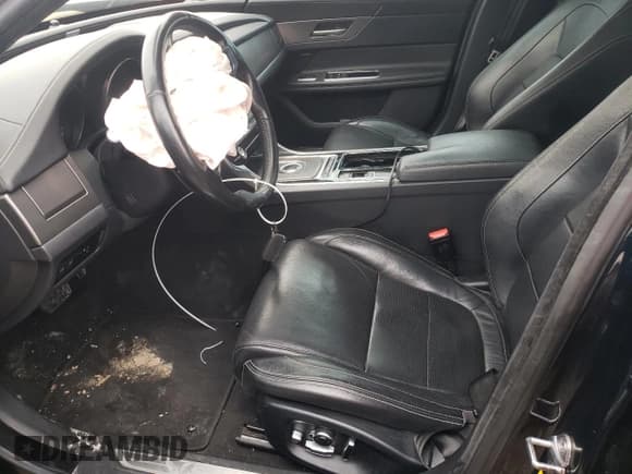 ✅ 2016 Jaguar XF S • VIN: SAJBM4BV7GCY16338 • Lot: 70561322. Listed on Copart with 100,396 mi. Free auction sales archive from the USA and detailed vehicle history report at DreamBid. Image 7.