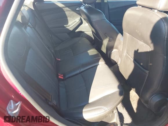 ✅ 2014 Ford Focus SE • VIN: 1FADP3F21EL330751 • Lot: 43579892. Wystawiony na IAAI z przebiegiem 208 962 mil. Bezpłatny archiwum sprzedaży aukcyjnych z USA i szczegółowy raport historii pojazdu na DreamBid. Zdjęcie 8.