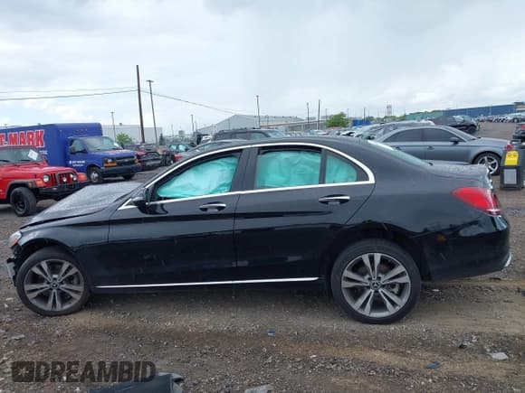 ✅ 2021 Mercedes-Benz C 300 • VIN: W1KWF8EB6MR648452 • Lot: 43049735. Wystawiony na IAAI z przebiegiem 49 656 mil. Bezpłatny archiwum sprzedaży aukcyjnych z USA i szczegółowy raport historii pojazdu na DreamBid. Zdjęcie 13.