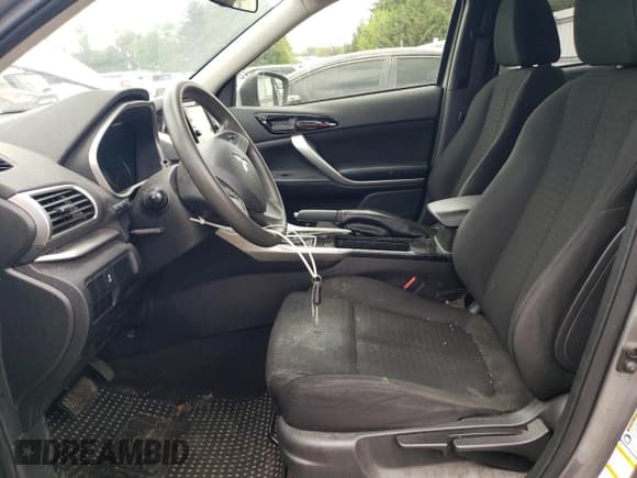 ✅ 2019 Mitsubishi Eclipse Cross ES • VIN: JA4AT3AA7KZ046213 • Лот: 56300285. Опубликован ранее на Copart с пробегом 97 789 миль. Бесплатный доступ к архиву аукционных продаж из США и подробный отчёт об истории автомобиля на DreamBid. Изображение 7.