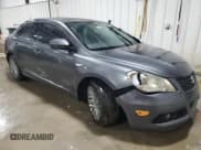 ✅ 2010 Suzuki Kizashi • VIN: JS2RE9A77A6100612 • Лот: 42969175. Опубликован ранее на Copart с пробегом 106 813 миль. Бесплатный доступ к архиву аукционных продаж из США и подробный отчёт об истории автомобиля на DreamBid. Изображение 4.