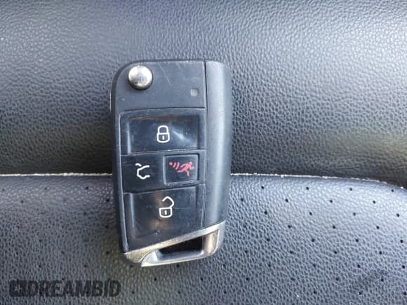 ✅ 2017 Volkswagen Golf S • VIN: 3VWH17AU8HM541331 • Лот: 43708913. Опубликован ранее на IAAI с пробегом 194 785 миль. Бесплатный доступ к архиву аукционных продаж из США и подробный отчёт об истории автомобиля на DreamBid. Изображение 11.