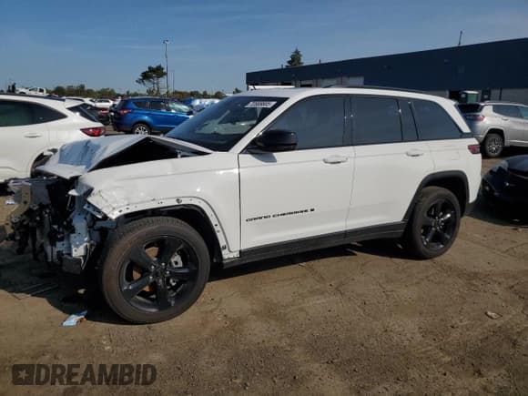 ✅ 2025 Jeep Grand Cherokee Altitude X • VIN: 1C4RJHAG7SC275400 • Lot: 72008805. Wystawiony na Copart z przebiegiem 8 566 mil. Bezpłatny archiwum sprzedaży aukcyjnych z USA i szczegółowy raport historii pojazdu na DreamBid. Zdjęcie 1.