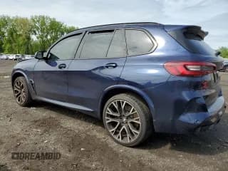 ✅ 2022 BMW X5 M • VIN: 5YMJU0C03N9K39640 • Lot: 55168924. Wystawiony na Copart z przebiegiem Nie podano. Bezpłatny archiwum sprzedaży aukcyjnych z USA i szczegółowy raport historii pojazdu na DreamBid. Zdjęcie 2.