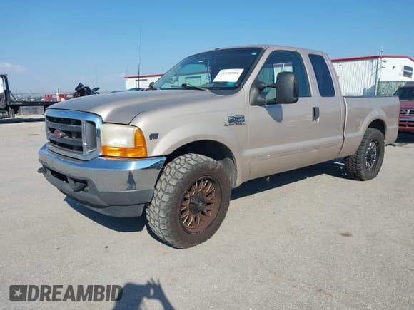 ✅ 1999 Ford F-250 XL • VIN: 1FTNX20S8XEE94457 • Lot: 43350984. Listed on IAAI with 117,657 mi. Free auction sales archive from the USA and detailed vehicle history report at DreamBid. Image 2.