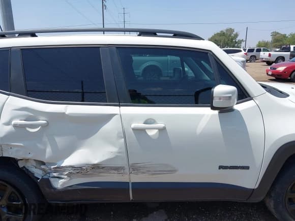 ✅ 2018 Jeep Renegade Latitude • VIN: ZACCJABBXJPJ04406 • Lot: 43107906. Wystawiony na IAAI z przebiegiem 116 447 mil. Bezpłatny archiwum sprzedaży aukcyjnych z USA i szczegółowy raport historii pojazdu na DreamBid. Zdjęcie 13.