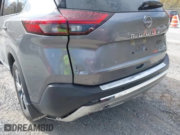 ✅ 2023 Nissan Rogue Platinum • VIN: JN8BT3DDXPW307198 • Лот: 43483103. Опубликован ранее на IAAI с пробегом 27 047 миль. Бесплатный доступ к архиву аукционных продаж из США и подробный отчёт об истории автомобиля на DreamBid. Изображение 17.