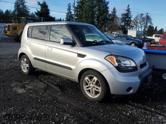 ✅ 2010 Kia Soul + • VIN: KNDJT2A26A7129019 • Lot: 93275735. Listed on Copart with 212,444 mi. Free auction sales archive from the USA and detailed vehicle history report at DreamBid. Image 4.