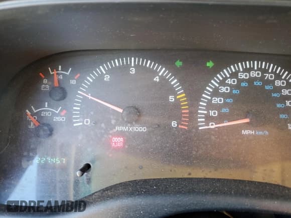 ✅ 2000 Dodge Dakota • VIN: 1B7GL22X6YS730796 • Lot: 75739534. Wystawiony na Copart z przebiegiem 227 457 mil. Bezpłatny archiwum sprzedaży aukcyjnych z USA i szczegółowy raport historii pojazdu na DreamBid. Zdjęcie 9.