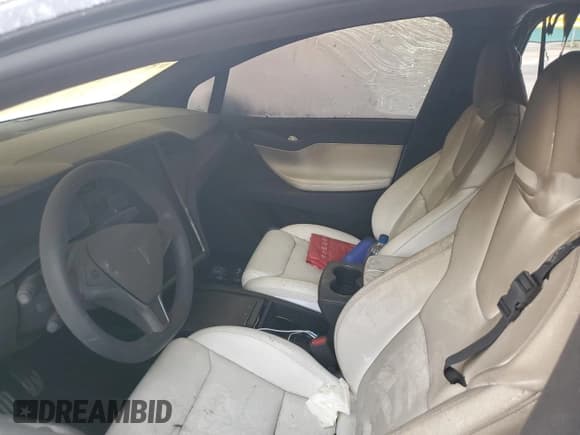 ✅ 2020 Tesla Model X Performance • VIN: 5YJXCBE4XLF232043 • Lot: 66477575. Wystawiony na Copart z przebiegiem Nie podano. Bezpłatny archiwum sprzedaży aukcyjnych z USA i szczegółowy raport historii pojazdu na DreamBid. Zdjęcie 7.