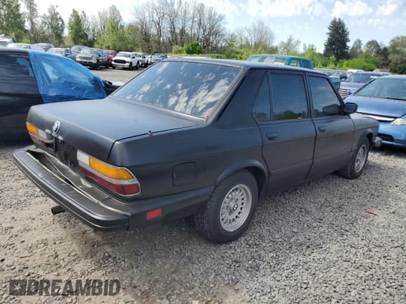 ✅ 1986 BMW 5 Series 528e • VIN: WBADK8305G9703652 • Лот: 55636055. Опубликован ранее на Copart с пробегом 180 821 миль. Бесплатный доступ к архиву аукционных продаж из США и подробный отчёт об истории автомобиля на DreamBid. Изображение 3.