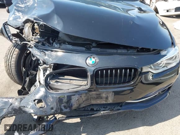 ✅ 2017 BMW 3 Series 330i • VIN: WBA8B9G3XHNU55645 • Lot: 43279271. Listed on IAAI with 78,757 mi. Free auction sales archive from the USA and detailed vehicle history report at DreamBid. Image 6.