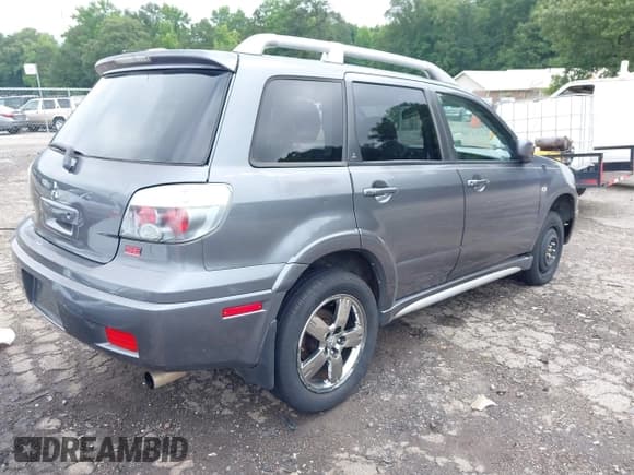 ✅ 2006 Mitsubishi Outlander XLS • VIN: JA4LZ41FX6U028879 • Lot: 42505296. Listed on IAAI with 189,457 mi. Free auction sales archive from the USA and detailed vehicle history report at DreamBid. Image 4.