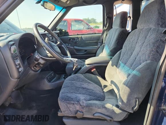 ✅ 2002 GMC Sonoma SLS • VIN: 1GTDT19W528158361 • Lot: 64616725. Wystawiony na Copart z przebiegiem 147 453 mil. Bezpłatny archiwum sprzedaży aukcyjnych z USA i szczegółowy raport historii pojazdu na DreamBid. Zdjęcie 7.