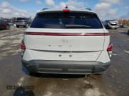 ✅ 2025 Hyundai Kona SEL • VIN: KM8HB3AB7SU306750 • Лот: 91208265. Опубликован ранее на Copart с пробегом 8 474 миль. Бесплатный доступ к архиву аукционных продаж из США и подробный отчёт об истории автомобиля на DreamBid. Изображение 6.