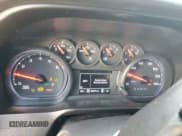 ✅ 2019 Chevrolet Silverado 1500 Custom Trail Boss • VIN: 3GCPYCEF3KG305352 • Lot: 90046115. Wystawiony na Copart z przebiegiem 93 974 mil. Bezpłatny archiwum sprzedaży aukcyjnych z USA i szczegółowy raport historii pojazdu na DreamBid. Zdjęcie 9.