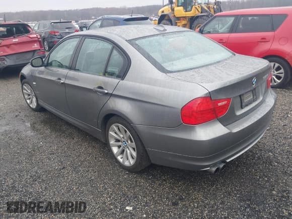 ✅ 2011 BMW 3 Series 328i xDrive • VIN: WBAPK5G57BNN29973 • Lot: 43657722. Wystawiony na IAAI z przebiegiem 147 290 mil. Bezpłatny archiwum sprzedaży aukcyjnych z USA i szczegółowy raport historii pojazdu na DreamBid. Zdjęcie 3.