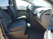 ✅ 2010 Chrysler Town & Country Touring • VIN: 2A4RR5D14AR350892 • Lot: 42641593. Wystawiony na IAAI z przebiegiem 97 493 mil. Bezpłatny archiwum sprzedaży aukcyjnych z USA i szczegółowy raport historii pojazdu na DreamBid. Zdjęcie 5.