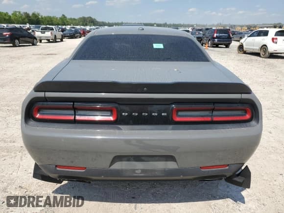 ✅ 2018 Dodge Challenger T/A • VIN: 2C3CDZBT1JH236526 • Lot: 48266984. Wystawiony na Copart z przebiegiem 64 718 mil. Bezpłatny archiwum sprzedaży aukcyjnych z USA i szczegółowy raport historii pojazdu na DreamBid. Zdjęcie 6.