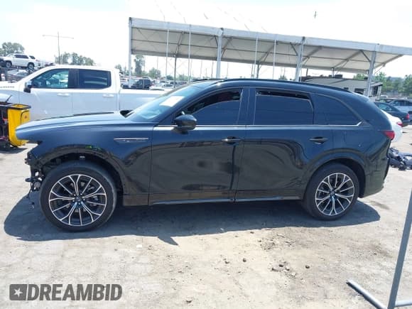 ✅ 2025 Mazda CX-70 S Premium • VIN: JM3KJDHC2S1103517 • Lot: 42460353. Listed on IAAI with 9,030 mi. Free auction sales archive from the USA and detailed vehicle history report at DreamBid. Image 15.