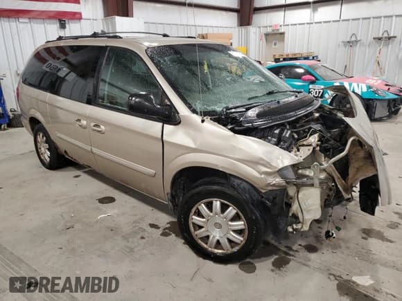 ✅ 2006 Chrysler Town & Country Touring • VIN: 2A4GP54L76R670309 • Lot: 92904745. Listed on Copart with 259,438 mi. Free auction sales archive from the USA and detailed vehicle history report at DreamBid. Image 4.