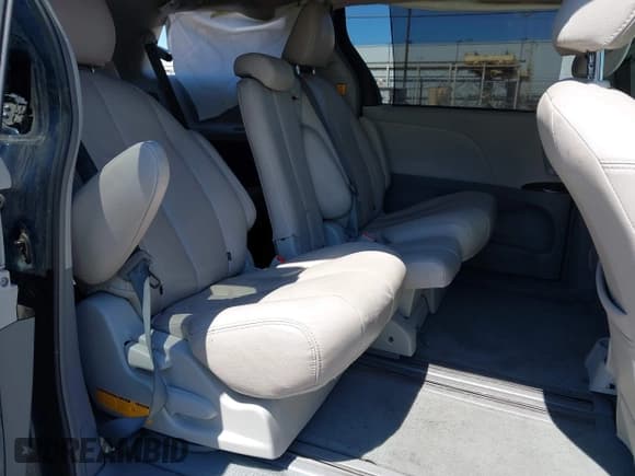 ✅ 2012 Toyota Sienna LE AAS • VIN: 5TDKK3DC5CS193806 • Лот: 43175998. Опубликован ранее на IAAI с пробегом 155 080 миль. Бесплатный доступ к архиву аукционных продаж из США и подробный отчёт об истории автомобиля на DreamBid. Изображение 8.